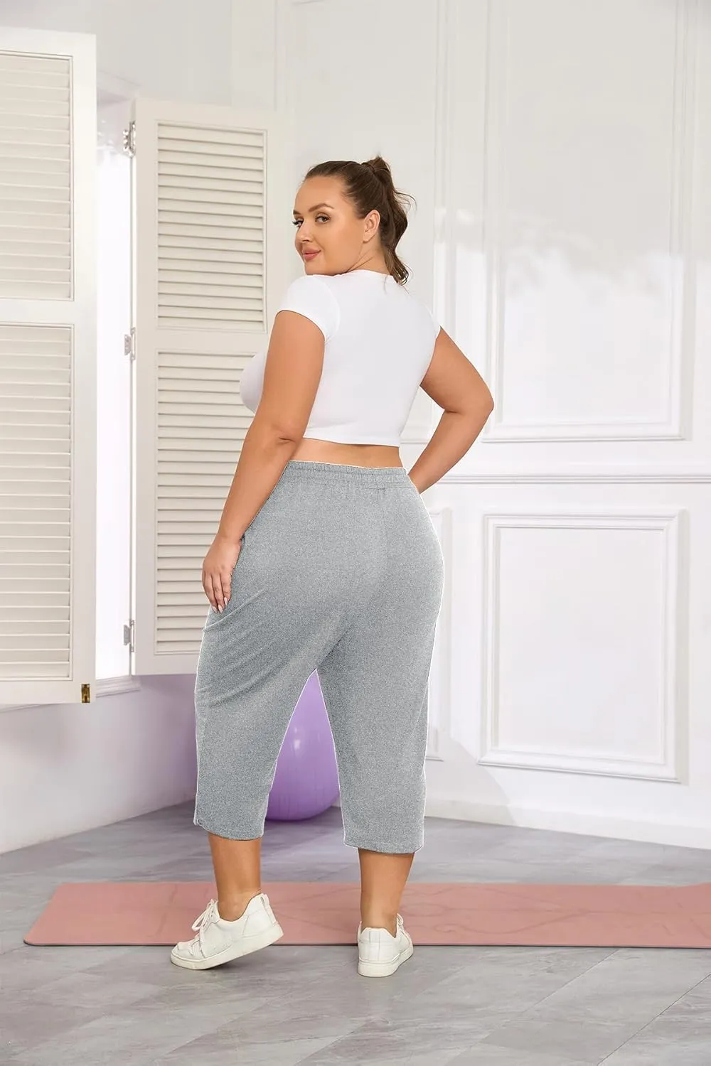 Plus Size Capri Pants for Women Loose Fit Yoga Pants with Pockets Workout Activewear Sweatpants